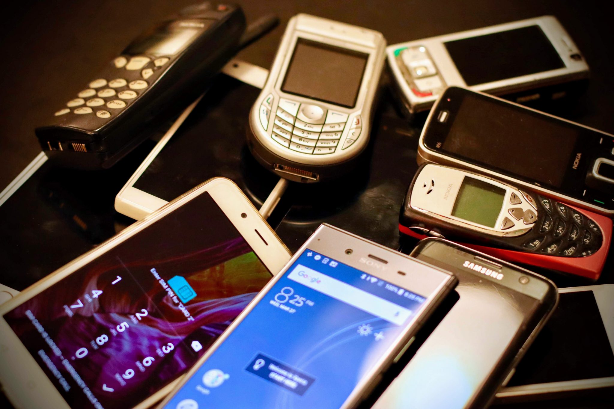 A relação de consumo e descarte de celulares velhos no Brasil