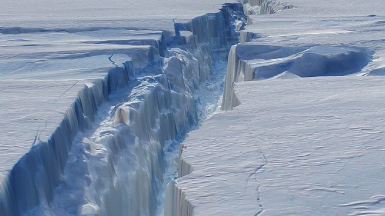 Iceberg gigante se rompe na Antártida