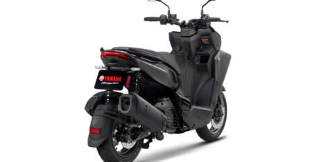 Yamaha lança scooter super econômica com luzes de LED que muda de cor, controle de tração, freios ABS e uma série de outros itens tecnológicos