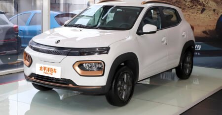 Cópia chinesa elétrica do Renault Kwid de baixo custo! Carro elétrico chinês vem equipado com uma bateria de 15,97 kWh e percorre 200 km com uma única carga