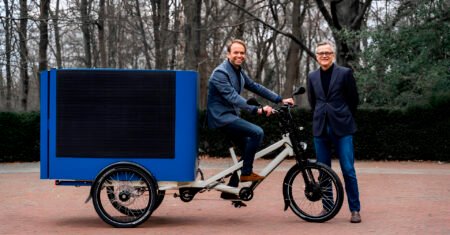 Nova bicicleta elétrica usa energia solar para aumentar seu alcance chegando a 100 km de autonomia e ainda pode levar até 150 kg de produtos