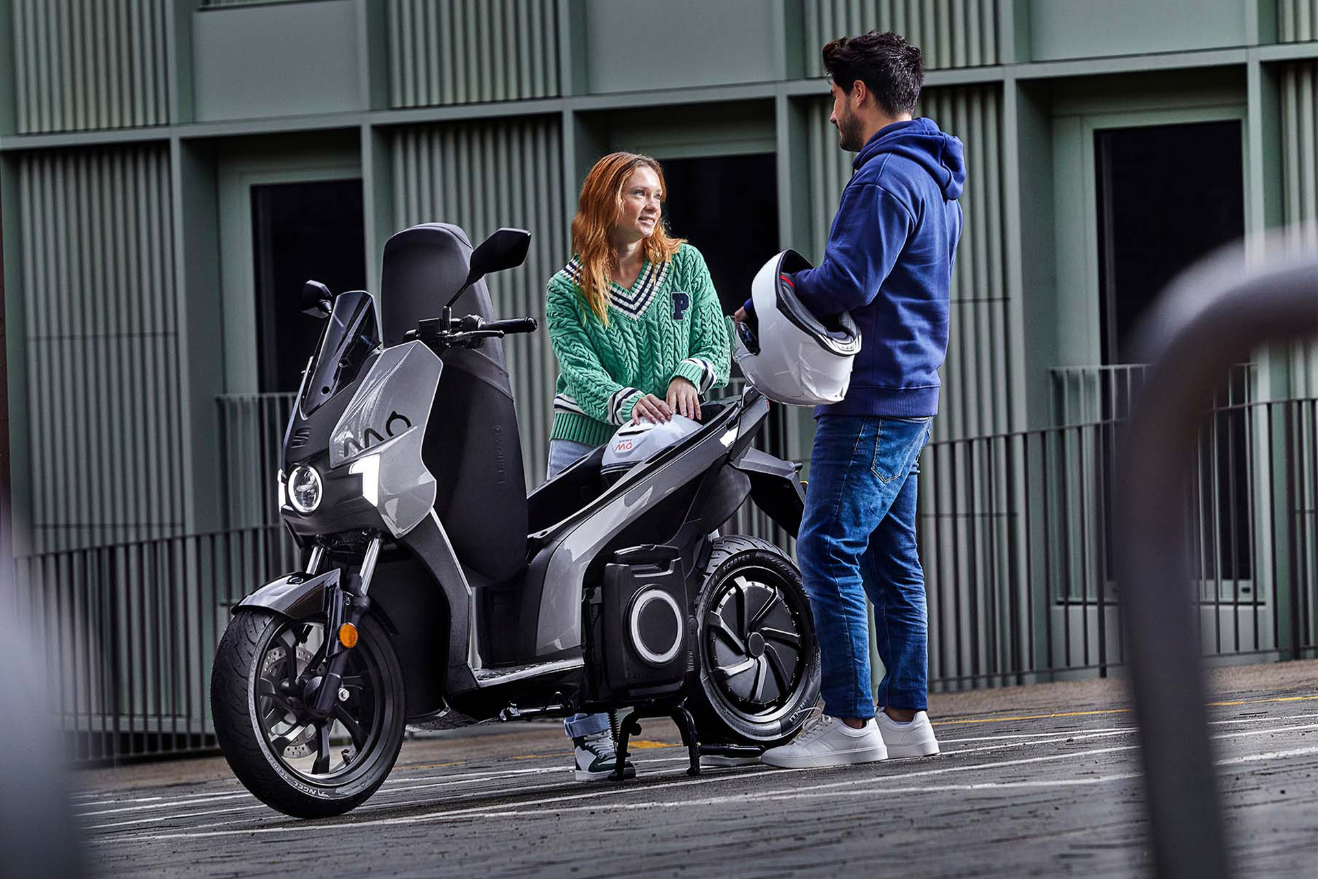 Scooter Elétrica que possui marcha à ré, SEAT MÓ 50 vem com bateria de 5,6 kWh de capacidade, possui autonomia impressionante e pode ser conduzida por pessoas de 14 anos