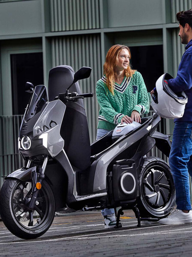 Scooter Elétrica que possui marcha à ré, SEAT MÓ 50 vem com bateria de 5,6 kWh de capacidade, possui autonomia impressionante e pode ser conduzida por pessoas de 14 anos