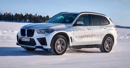 BMW anuncia início da produção de um número limitado de automóveis movidos a hidrogênio com autonomia de cerca de 500 quilômetros