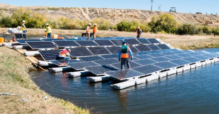 Painéis solares que podem flutuar na água aproveitam a energia do sol e ainda ajuda a diminuir a evaporação dos reservatórios