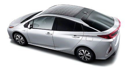 Toyota Prius Híbrido: montadora afirma que veículo utiliza radiação solar coletada por painel fotovoltaico e fornece autonomia de até 1250 Km