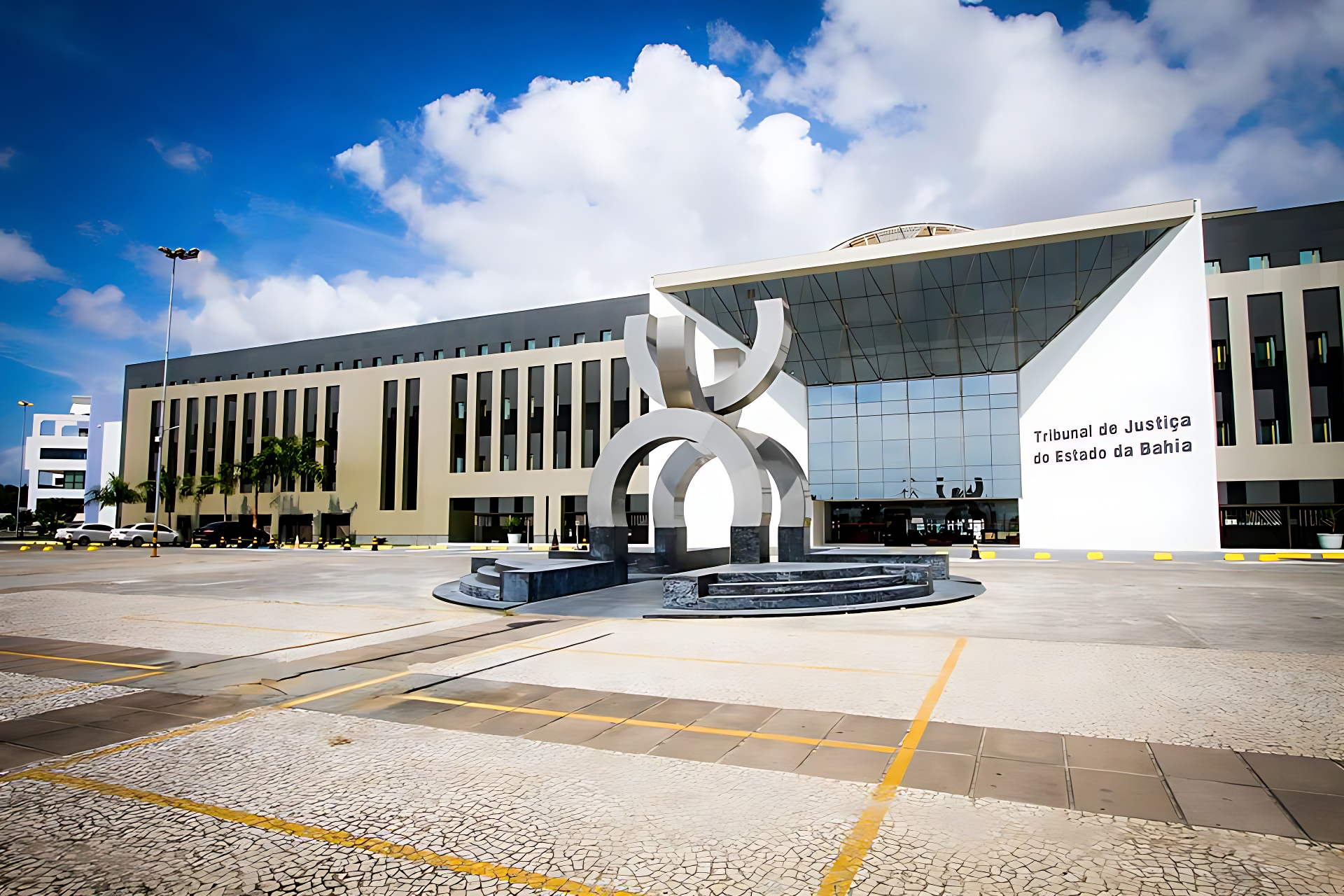 Com salários iniciais de até R$ 6,1 mil, Tribunal de Justiça da Bahia (TJ BA) abre inscrição para concurso público com 277 vagas