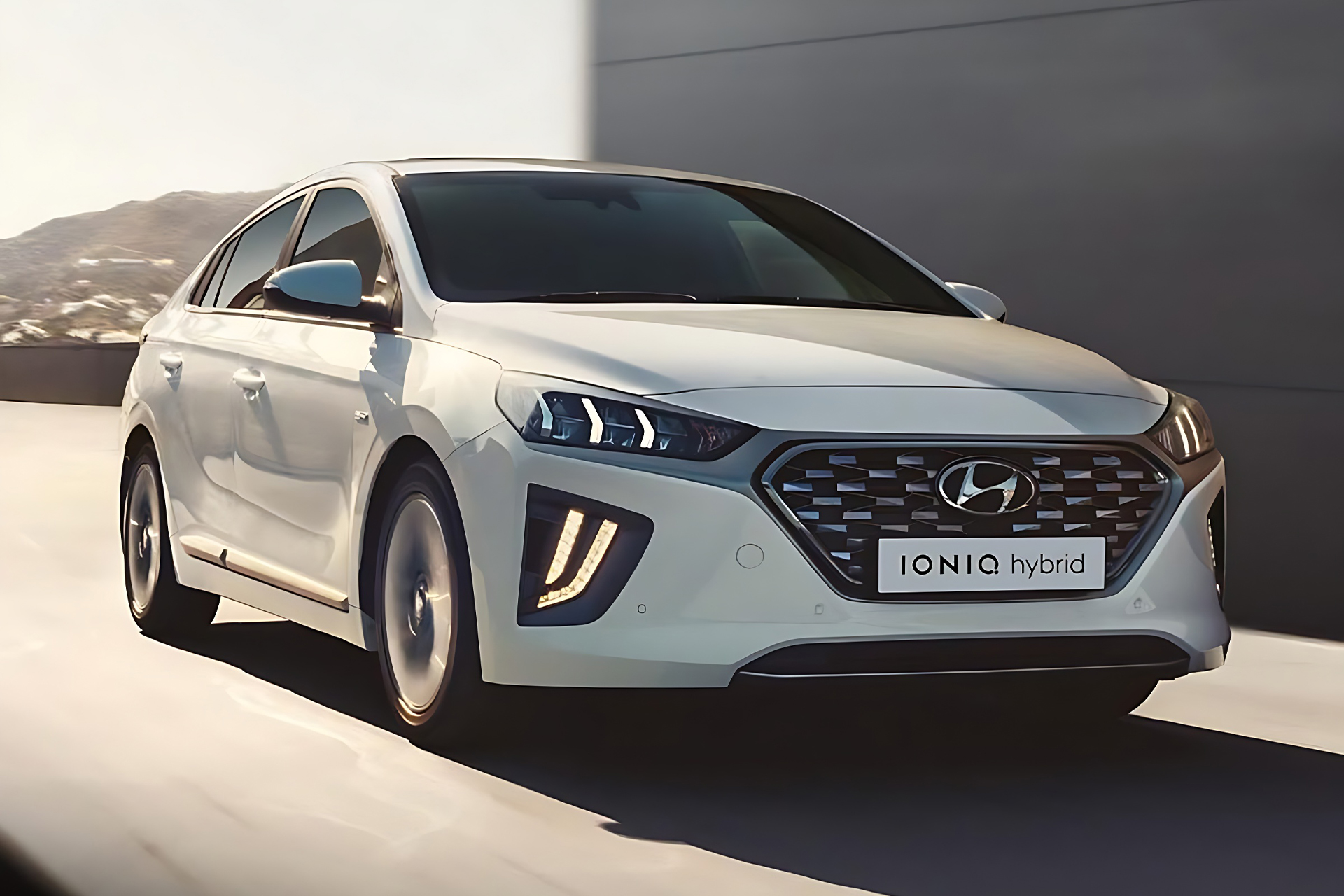 Hyundai Ioniq HEV chegou ao mercado brasileiro, o Híbrido faz até 18,9 km por l e custa mais que um Corolla Altis Hybrid