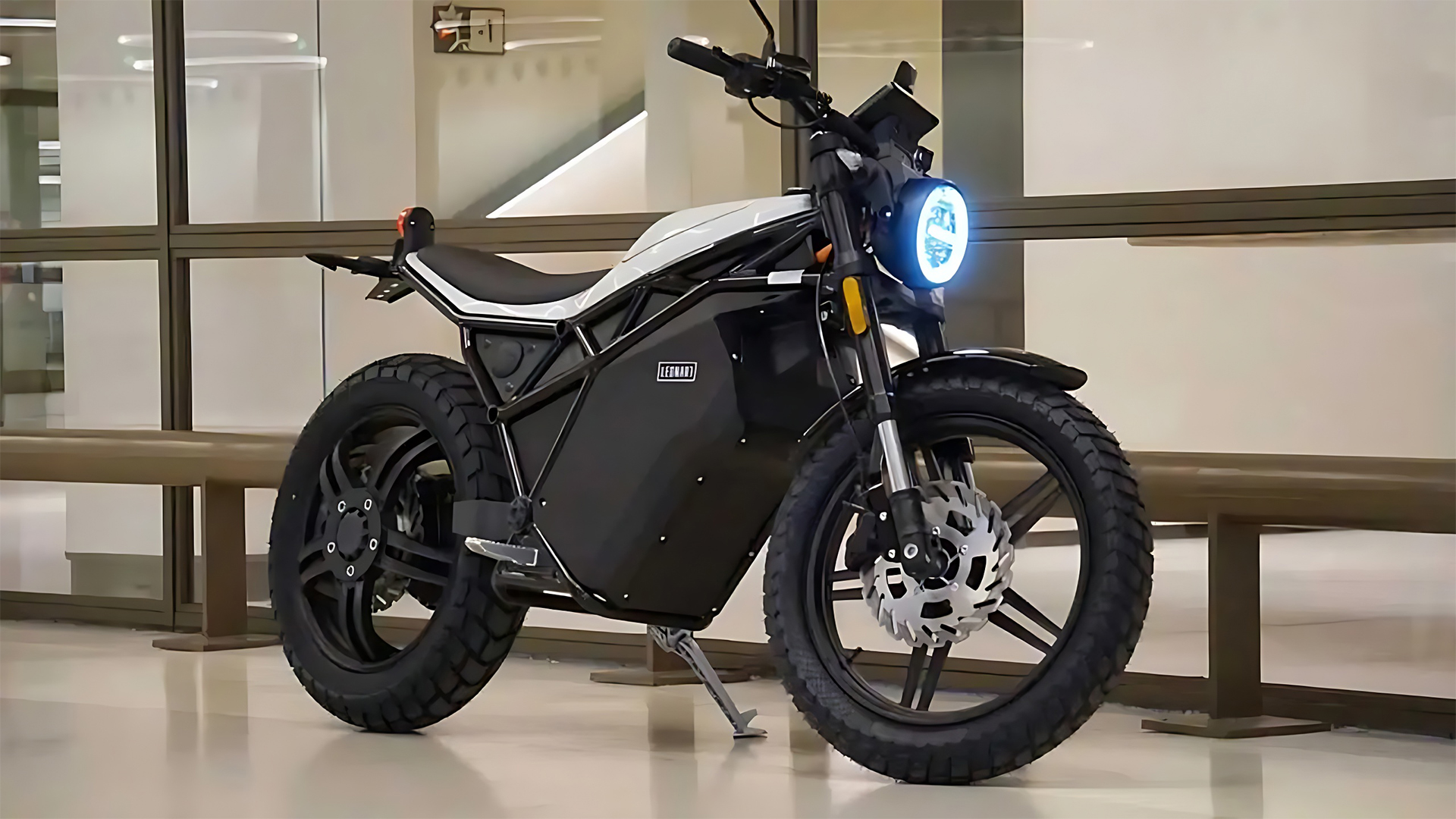Leonart Motors volta a todo vapor, desta ver com a Rigger, uma moto elétrica urbana inovadora com até 150 Km de autonomia