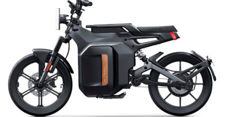 Bicicleta elétrica parruda, com cara de moto, tem 65 km de autonomia, freios a disco e suspensão telescópica