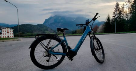 Bicicleta elétrica urbana, com mais de 110 km de autonomia, já está em pré-venda no site da empresa