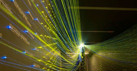 Cientistas batem novo recorde de velocidade da internet via Fibra Óptica, 1,7 petabits por segundo (Pbit/s)