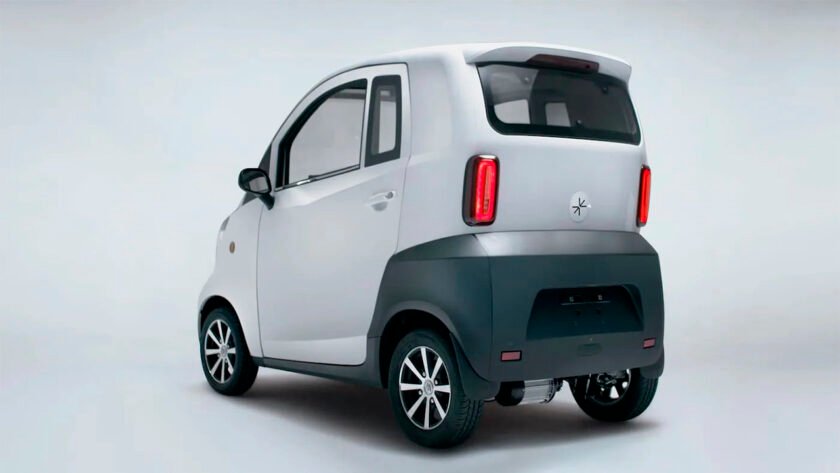 Esse microcarro elétrico leva dois adultos