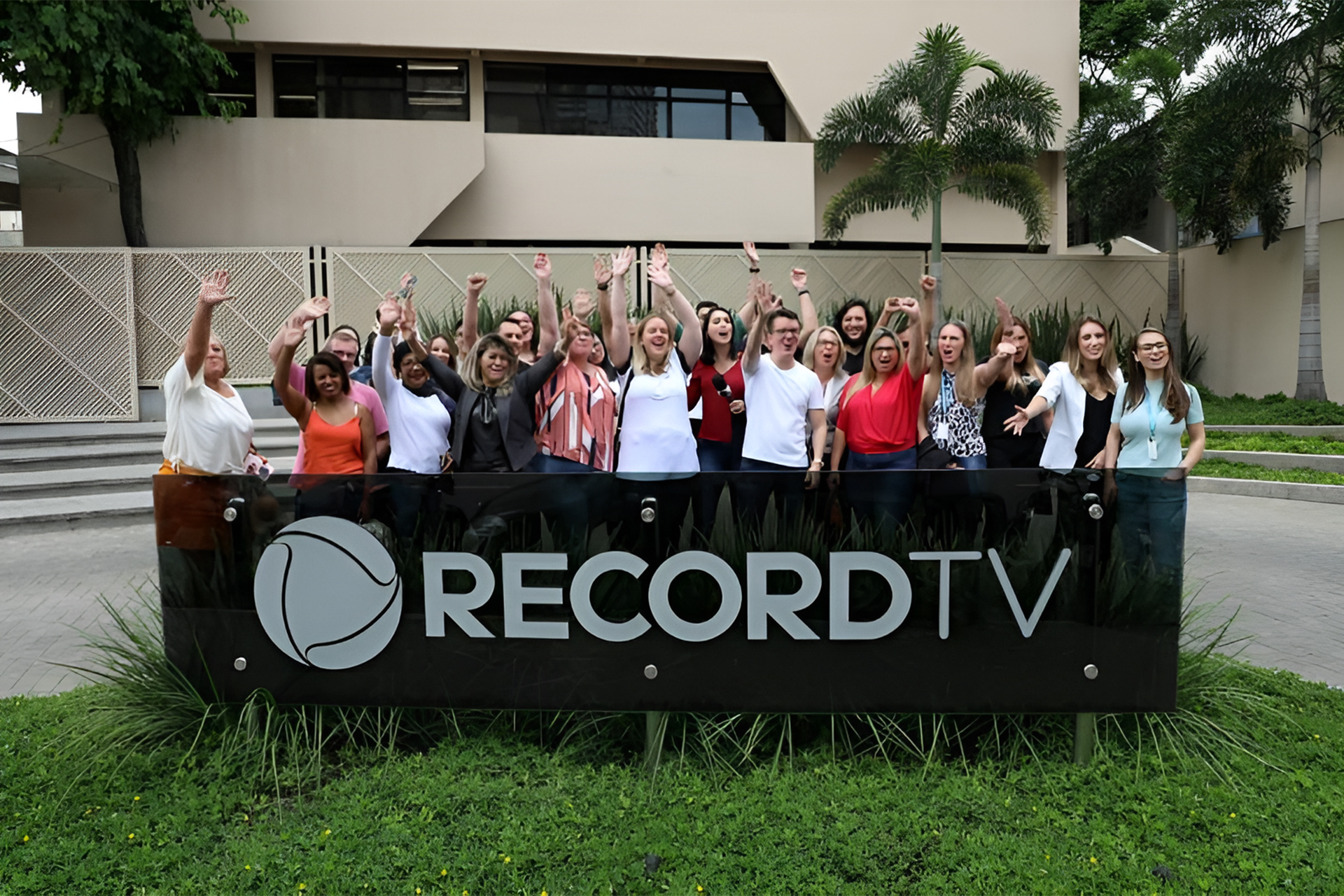 Record TV abre vagas para pessoas com e sem experiência em São Paulo, inclusive para estudantes
