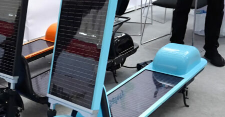 Essa scooter elétrica solar não precisa de tomada