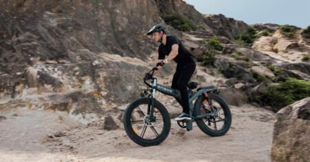 Bicicleta elétrica dobrável possui Suspensão Tripla e pode rodar na cidade ou em estradas esburacadas