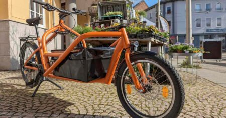 Essa bicicleta elétrica de carga possui um “macete” diferente para facilitar nas curvas