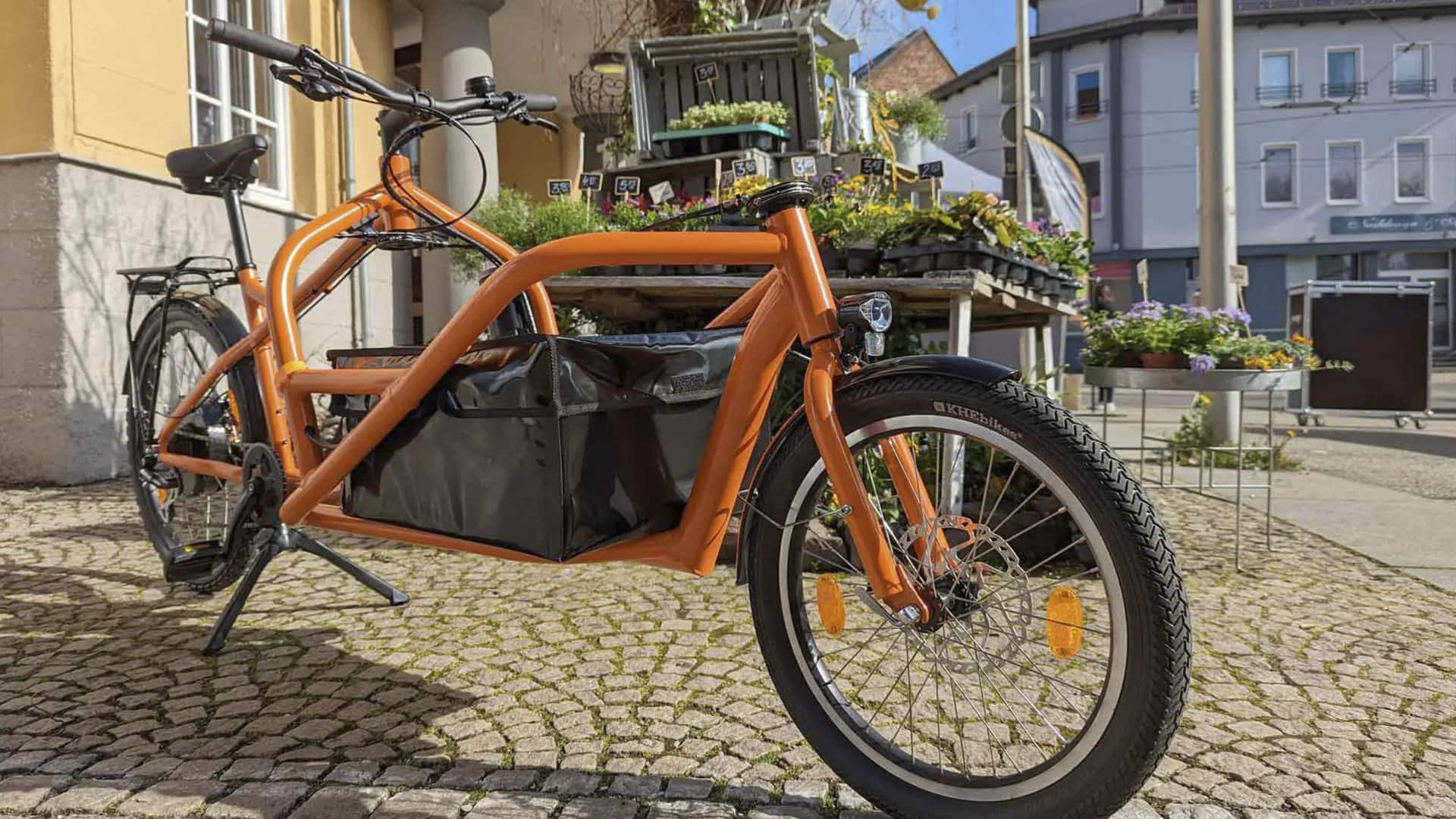 Essa bicicleta elétrica de carga possui um macete diferente para facilitar nas curvas