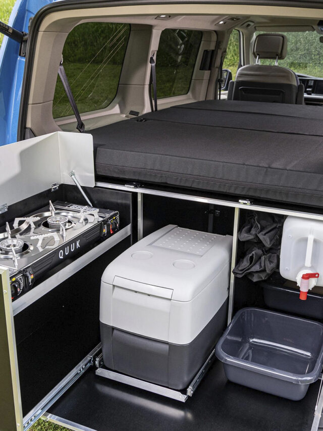 Kombi Elétrica da Volkswagen recebe pacote de acampamento da Ququq e vira um mini motorhome sobre rodas