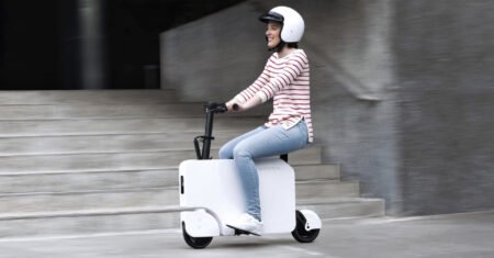 Honda lança scooter elétrica em formato de mala que pode substituir seu veículo por menos de R$ 5 mil