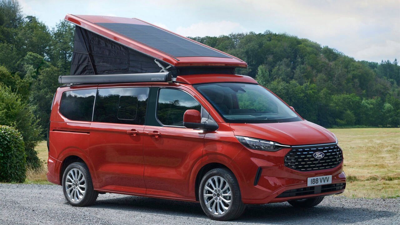 Van de Acampamento Híbrida da Ford com painel solar opcional e modem 5G