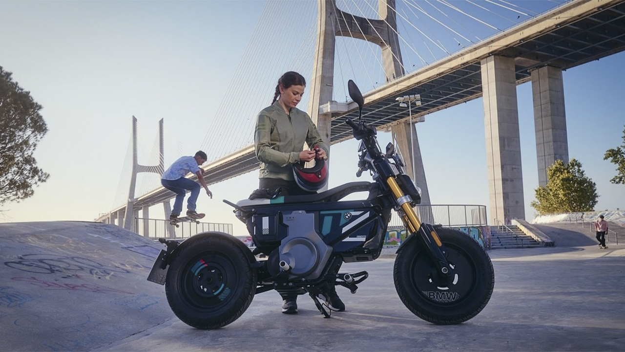 BMW em colaboração com a TVS Motor Company começa a fabricar a nova moto elétrica CE 02