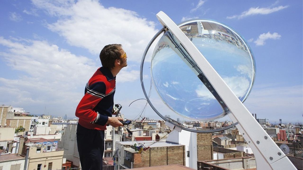 Gerador solar esférico criado por arquiteto alemão proporciona uma conversão de energia 57% maior em comparação com os sistemas fotovoltaicos comuns
