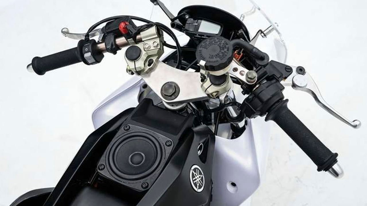 moto elétrica da Yamaha vem com sistema de som integrado que emula o ronco de um motor a gasolina