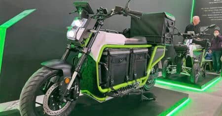 Essa moto elétrica pode carregar até 120 kg e tem um espaço de armazenamento de 400 litros e vem com bateria de até 150 km de autonomia