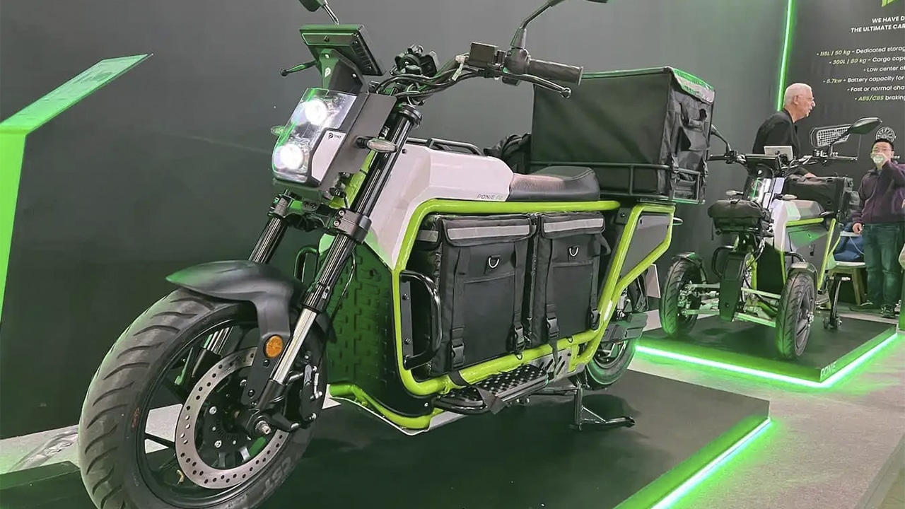 Essa moto elétrica pode carregar até 120 kg e tem um espaço de armazenamento de 400 litros e vem com bateria de até 150 km de autonomia