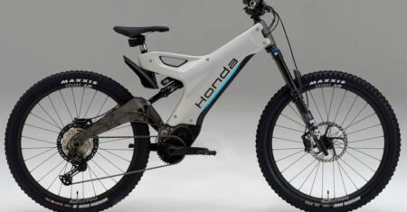 Honda segue a tendência de outras grandes fabricantes e lança sua primeira bicicleta elétrica equipada com suspensão Fox, freios Shimano, e um motor Brose