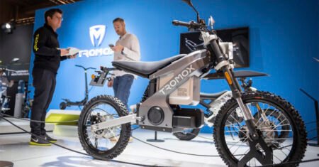 Moto elétrica de pequeno porte Tromox MC10 tem até 120 km de autonomia e até conectividade Bluetooth e 4G com aplicativo móvel