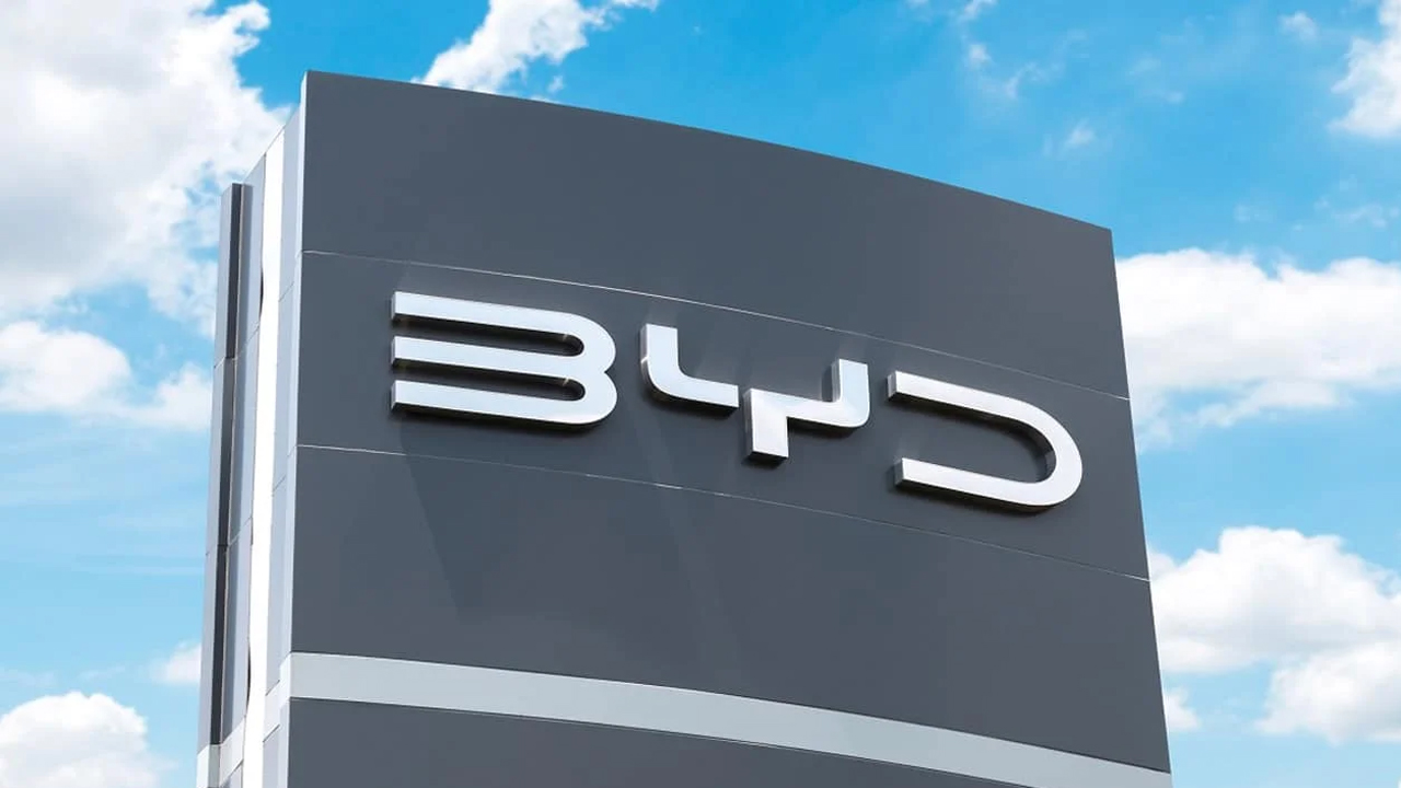 BYD planeja investir bilhões e adquirir maior mineradora de lítio do Brasil