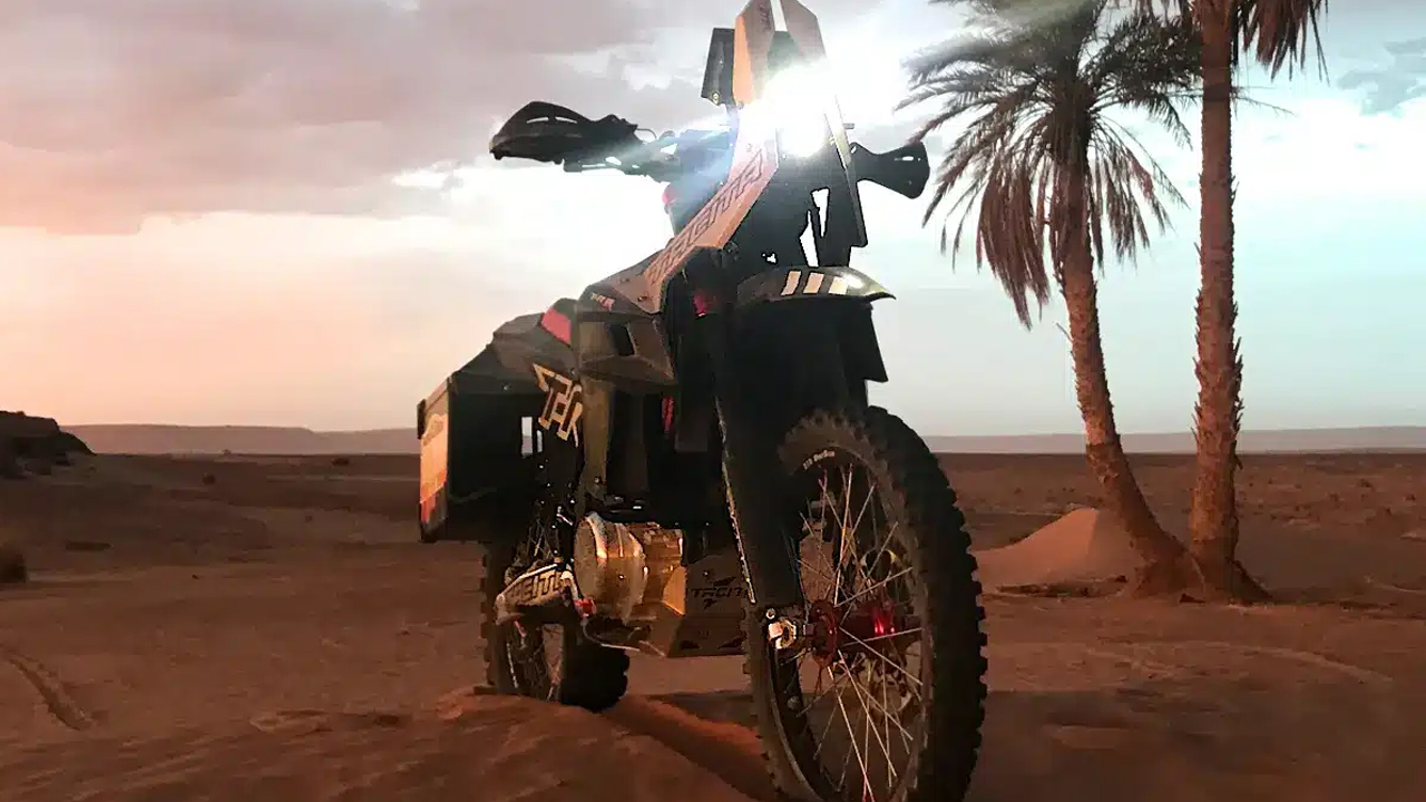 Tacita Discanto; Moto Elétrica em Desafio de Rally, no Dakar 2024