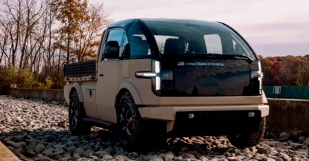 Essa picape da Canoo pode rodar 800 km sem gastar uma gota de combustível e tem tração nas quatro rodas, suspensão elevada e pneus preparados para off-road