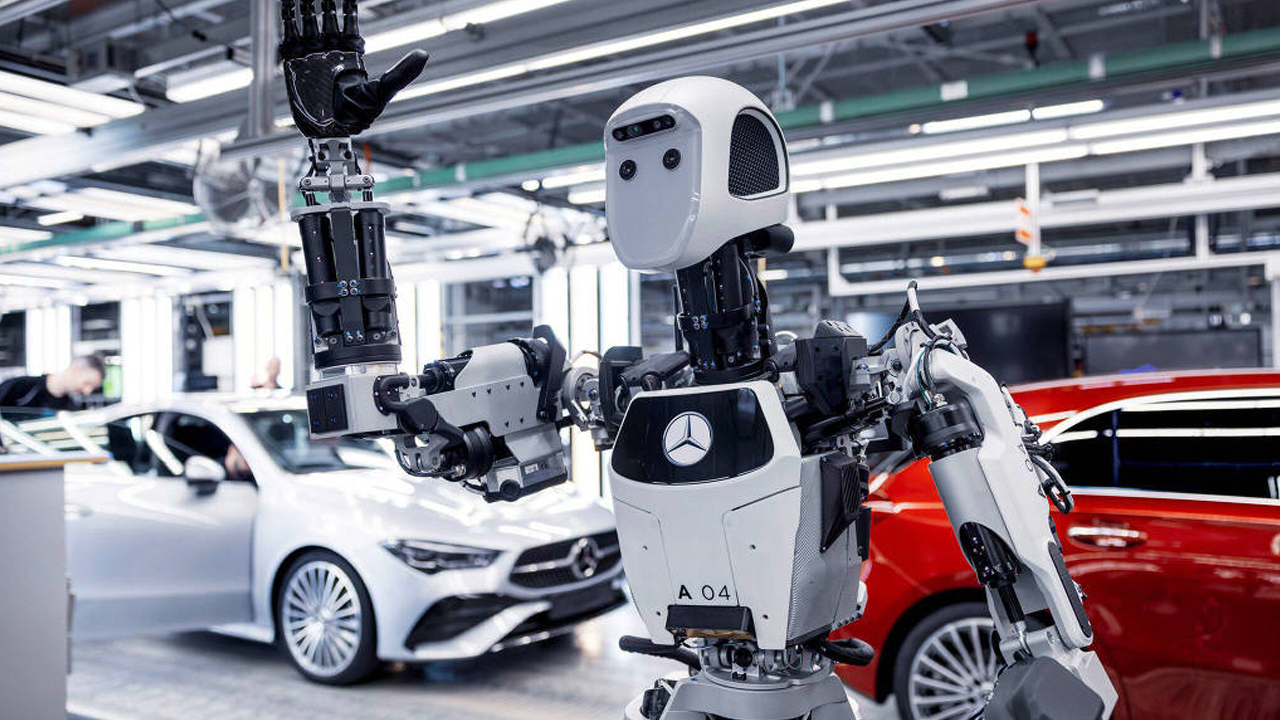 Apollo, o robô humanoide, na linha de montagem de veículos da Mercedes-Benz