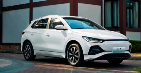 BYD lança modelo e2 no mercado chinês, um hatch elétrico mais barato que carros populares no Brasil