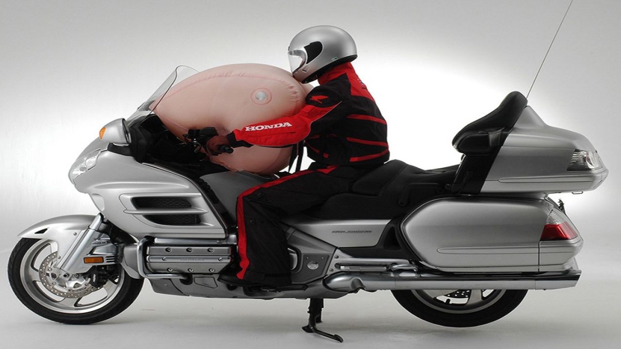 Segurança em duas rodas: Honda planeja airbags para todas as motos até 2050