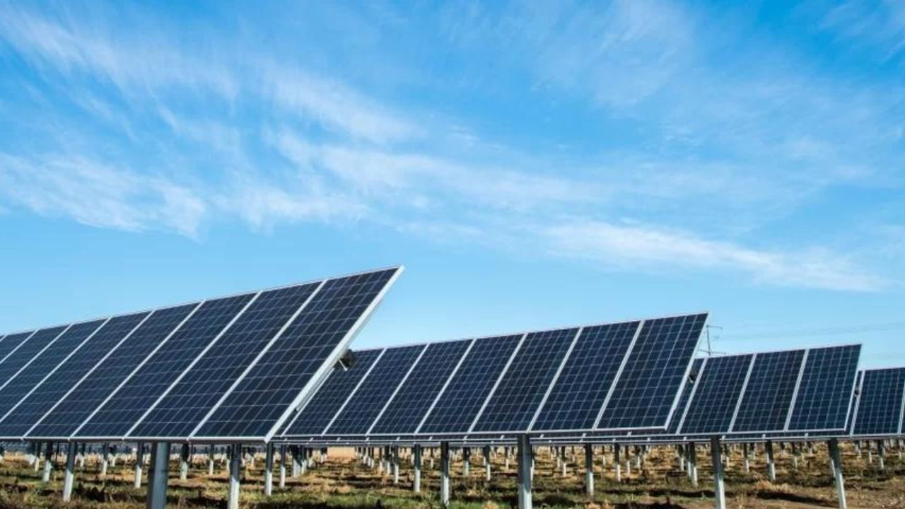 Novo material fotovoltaico dobra eficiência de painéis solares, atingindo 190% eficiência quântica