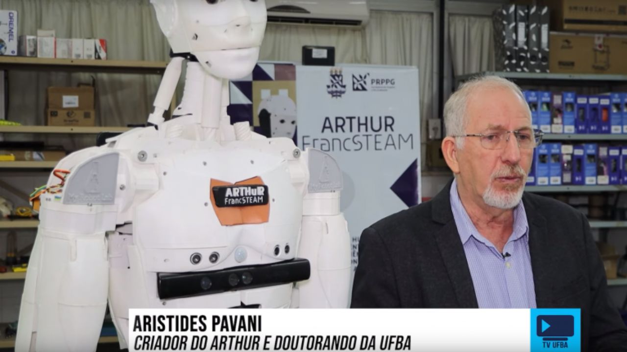 Inovação na UFBA: ARTHuR FrancSTEAM, o robô humanoide que está transformando a educação e a pesquisa