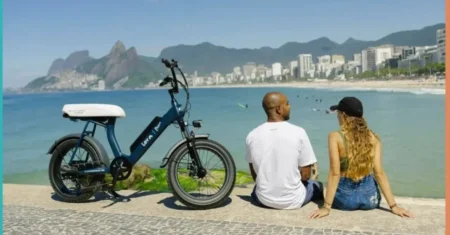 Bicicleta elétrica feita de plástico reciclado e fibra de abacaxi já pode ser comprada no Brasil