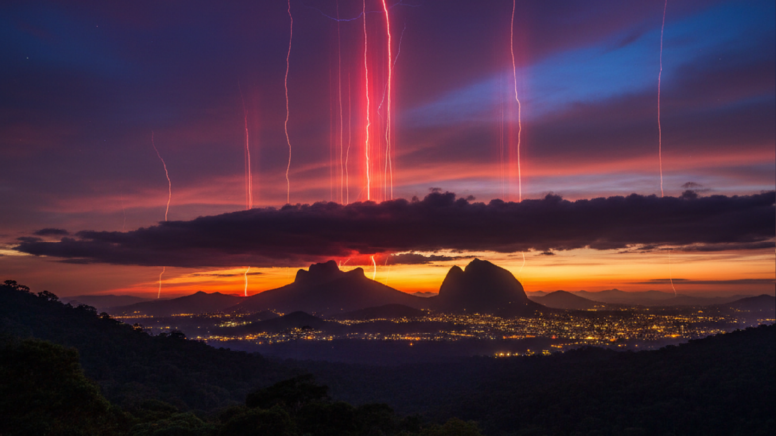 Imagem ilustrativa sobre “Duendes vermelhos”: raro evento é registrado no céu do Brasil